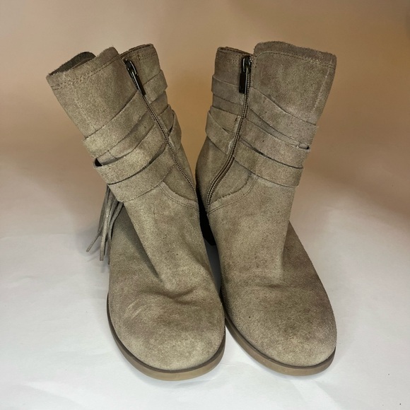 2/$20 Kookaburra by UGG boots. Size 7. Good used condition. - Picture 4 of 5